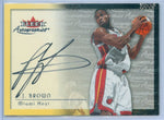 P.J. BROWN 2000/01 FLEER AUTOGRAPHICS ON CARD AUTOGRAPH AUTO AC1697